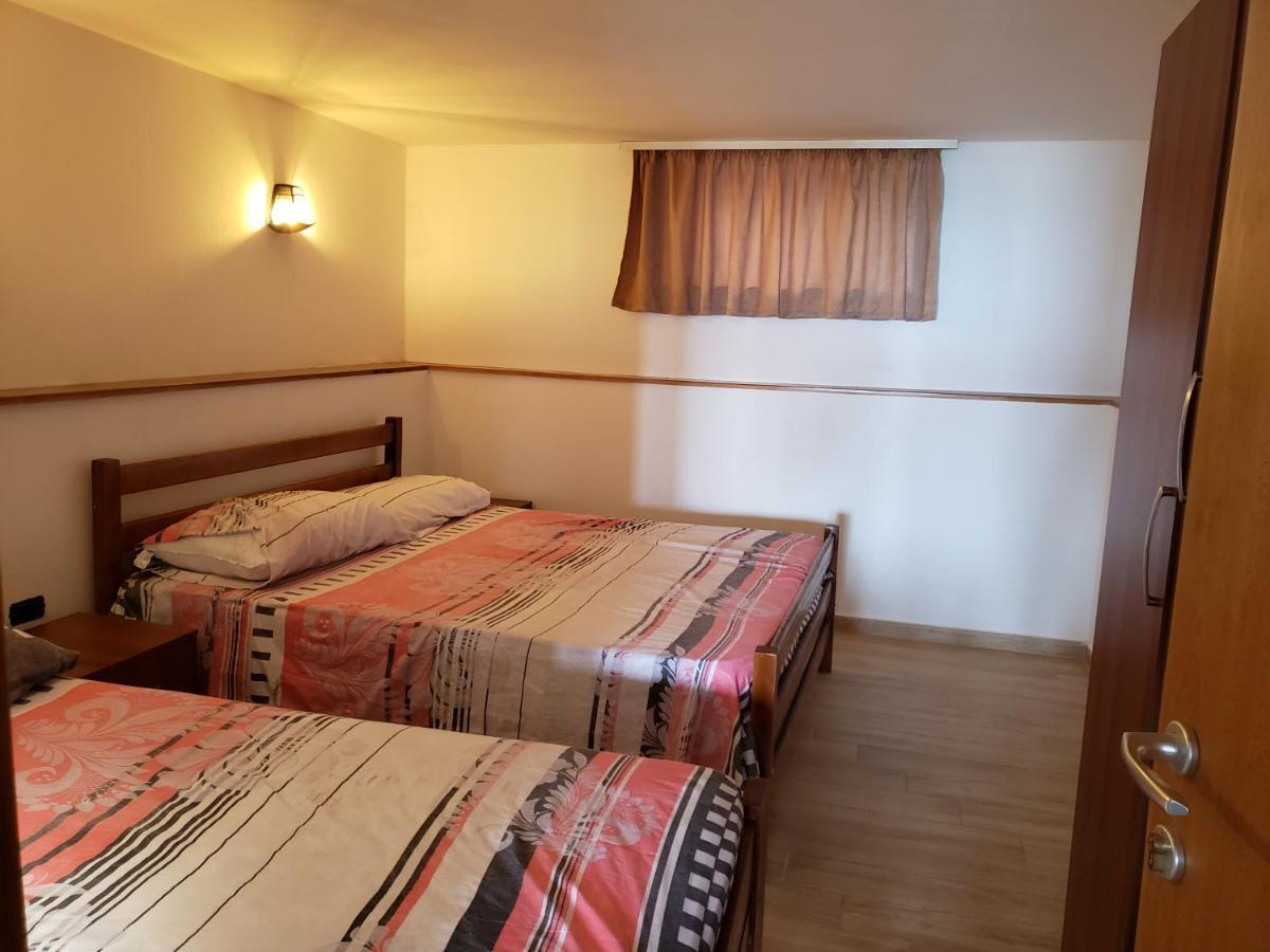 Hotel Brifs Shëngjin Exteriör bild