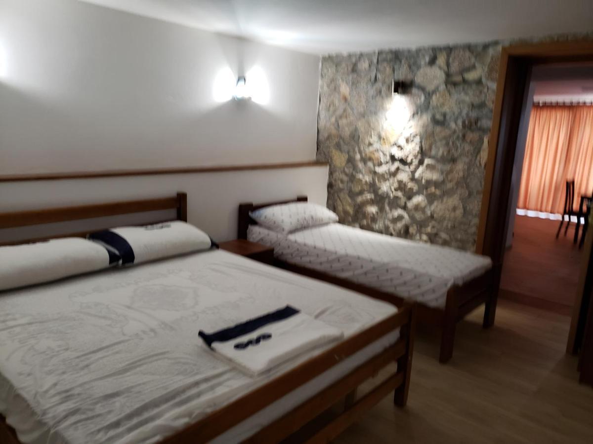 Hotel Brifs Shëngjin Exteriör bild